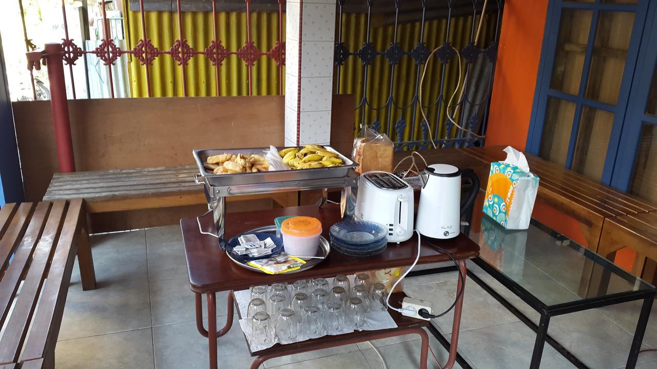 Centro Hostel Лабуан Баджо Екстериор снимка