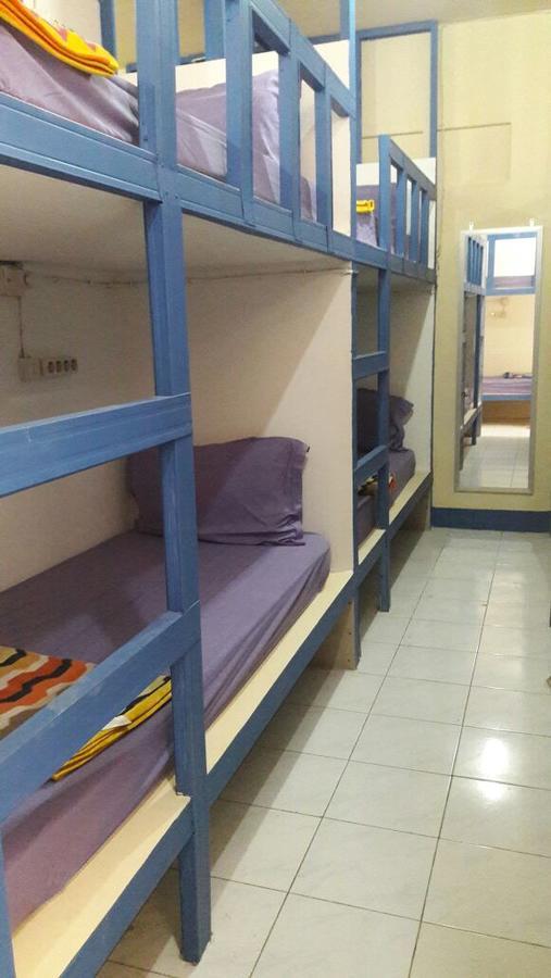 Centro Hostel Лабуан Баджо Екстериор снимка