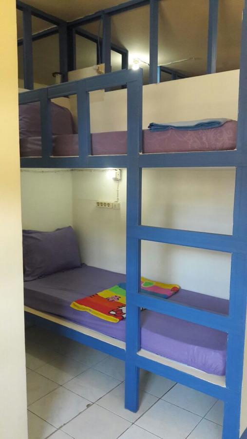 Centro Hostel Лабуан Баджо Екстериор снимка